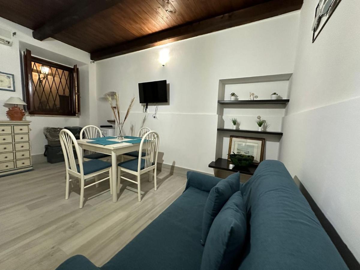 Vicolo Rappini Apartment Terracina Bagian luar foto